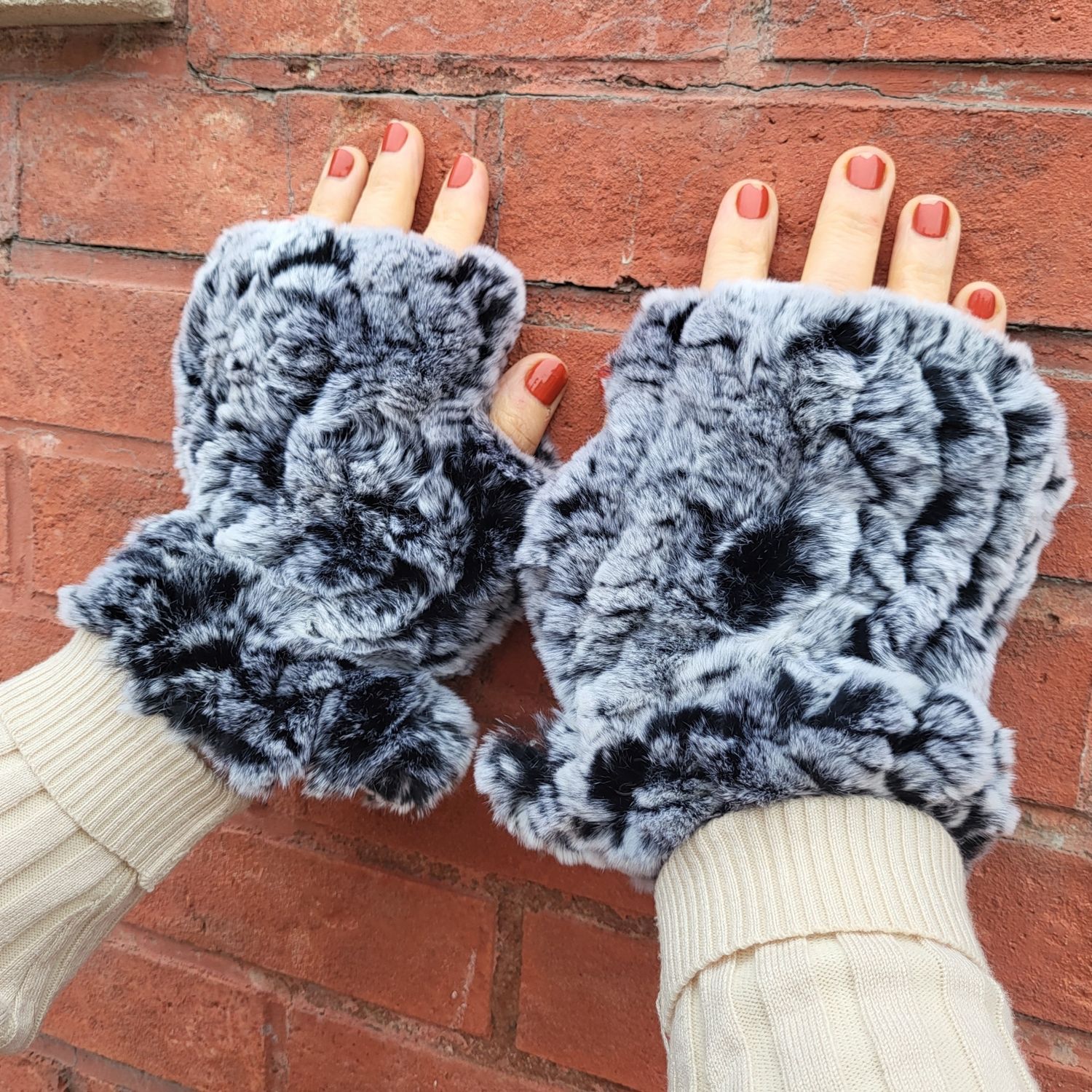 Gorgeous fur fingerless gloves