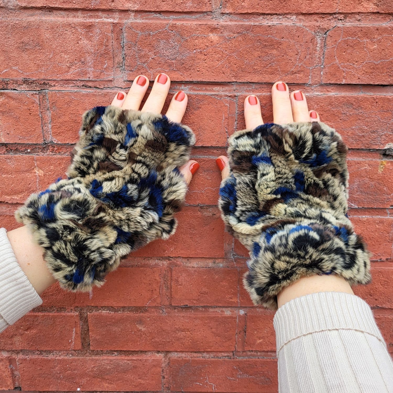 Gorgeous fur fingerless gloves