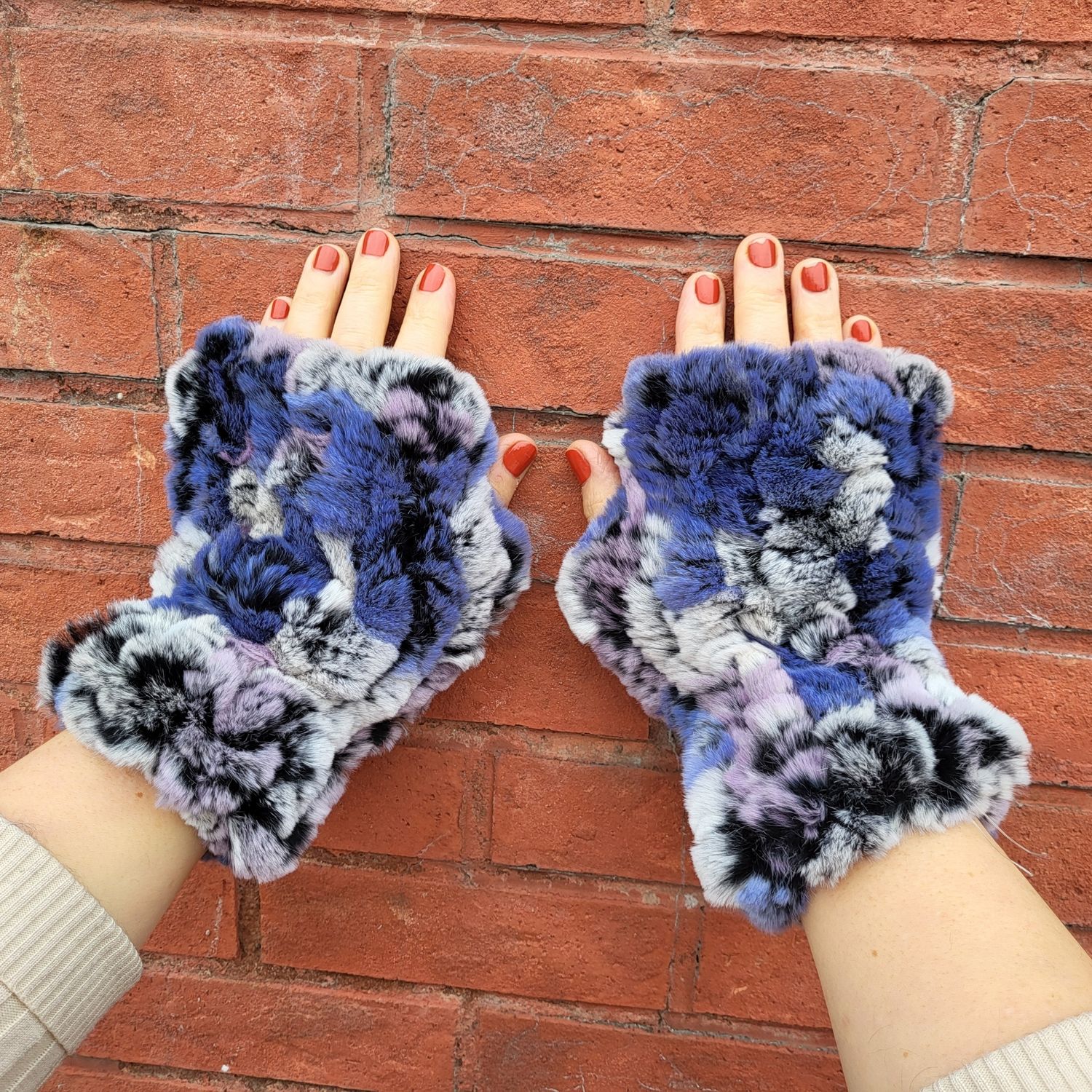 Gorgeous fur fingerless gloves