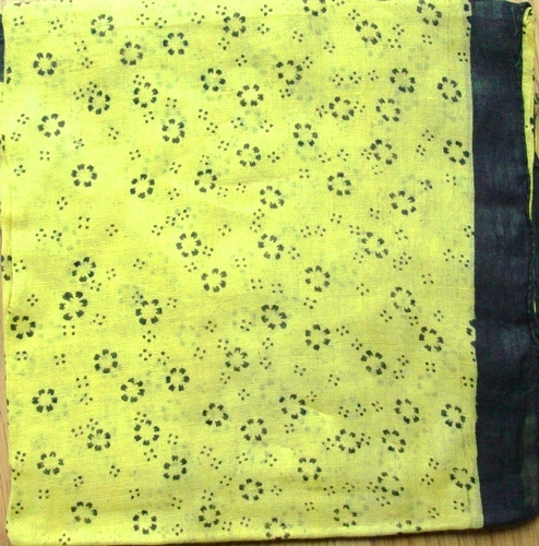 Black border tichel yellow