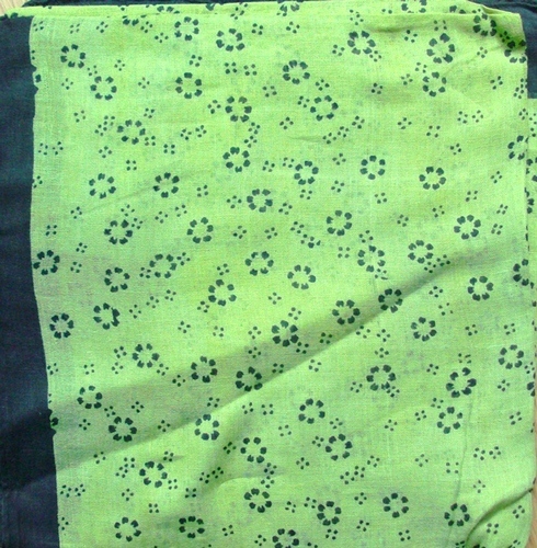 Black border tichel light green