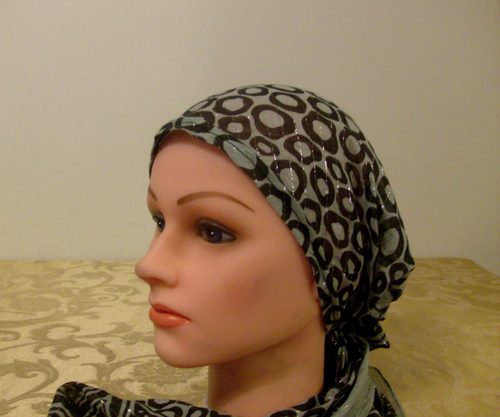 Pre tied tichel gray and black circles