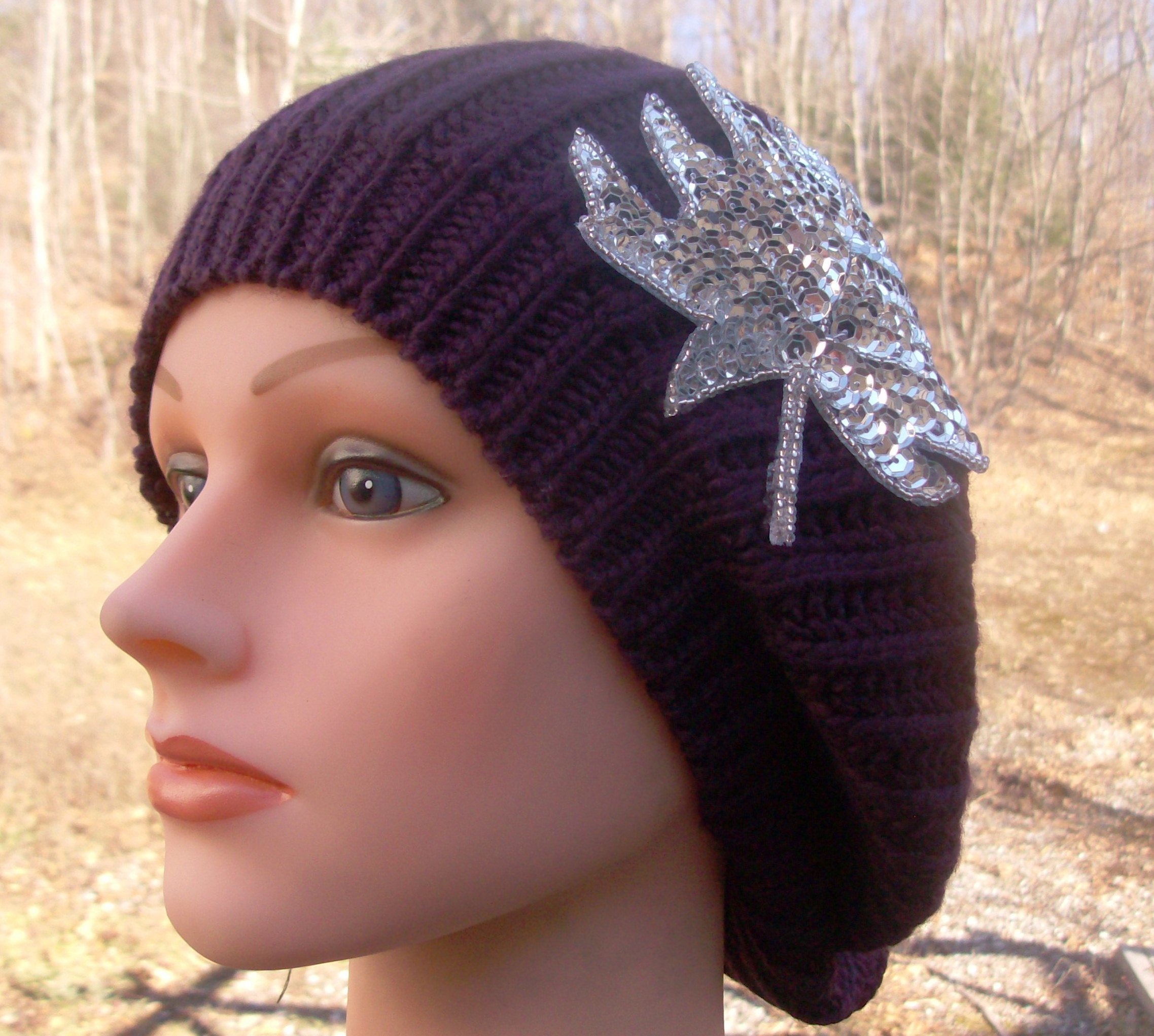 Chic beret wine color