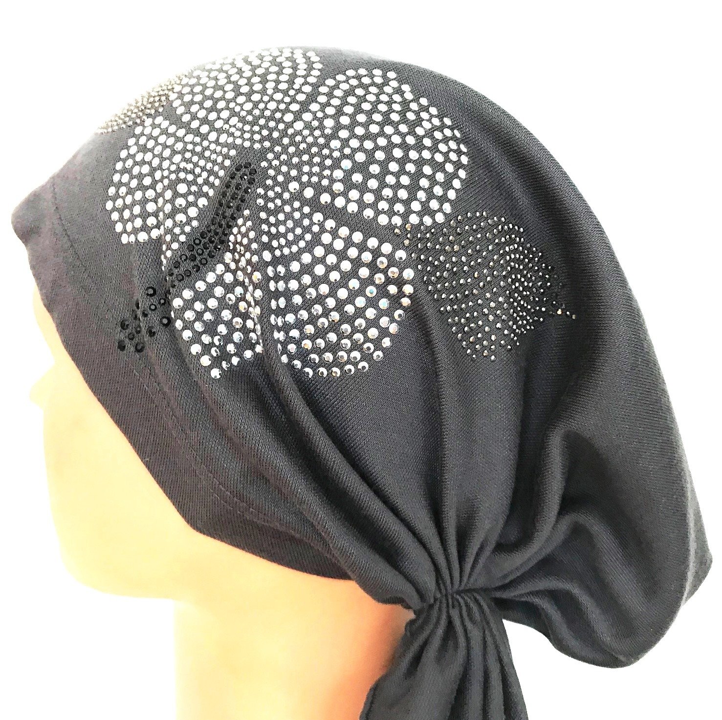Gray pre tied tichel with applique