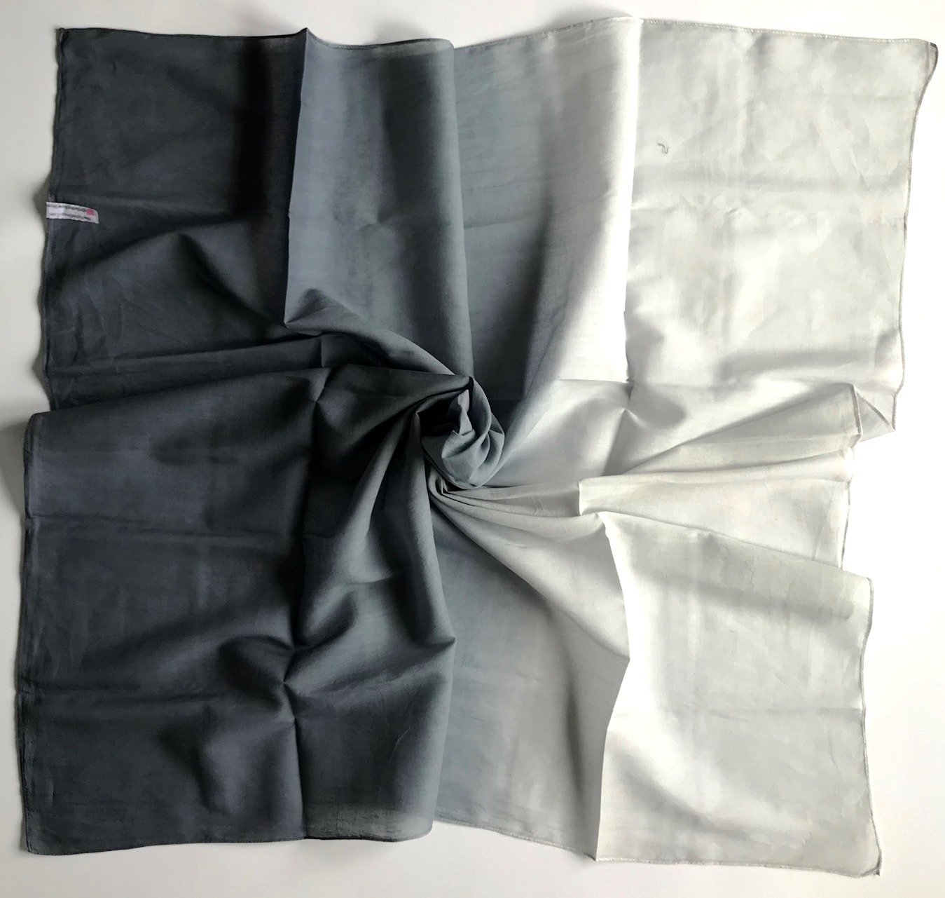 Gray cotton ombre&#39; tichel