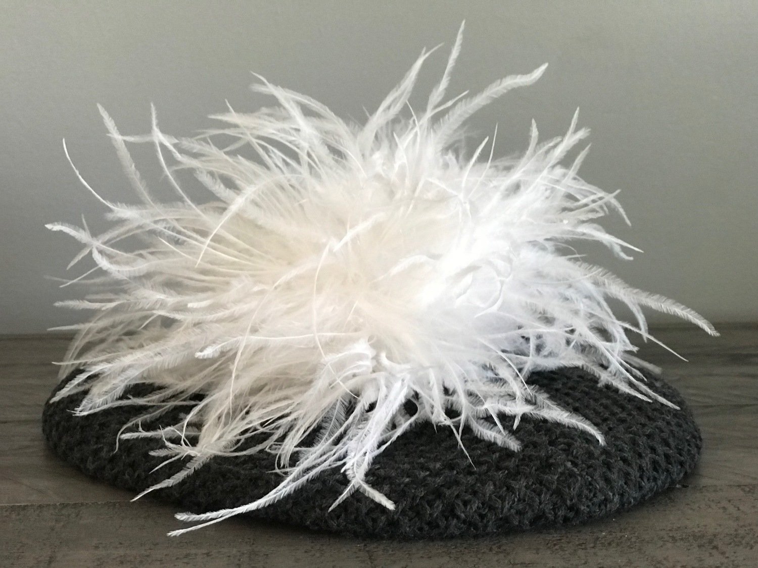 Fine knit dark gray beret w/ostrich fur (color of your choice), choose: with white fur