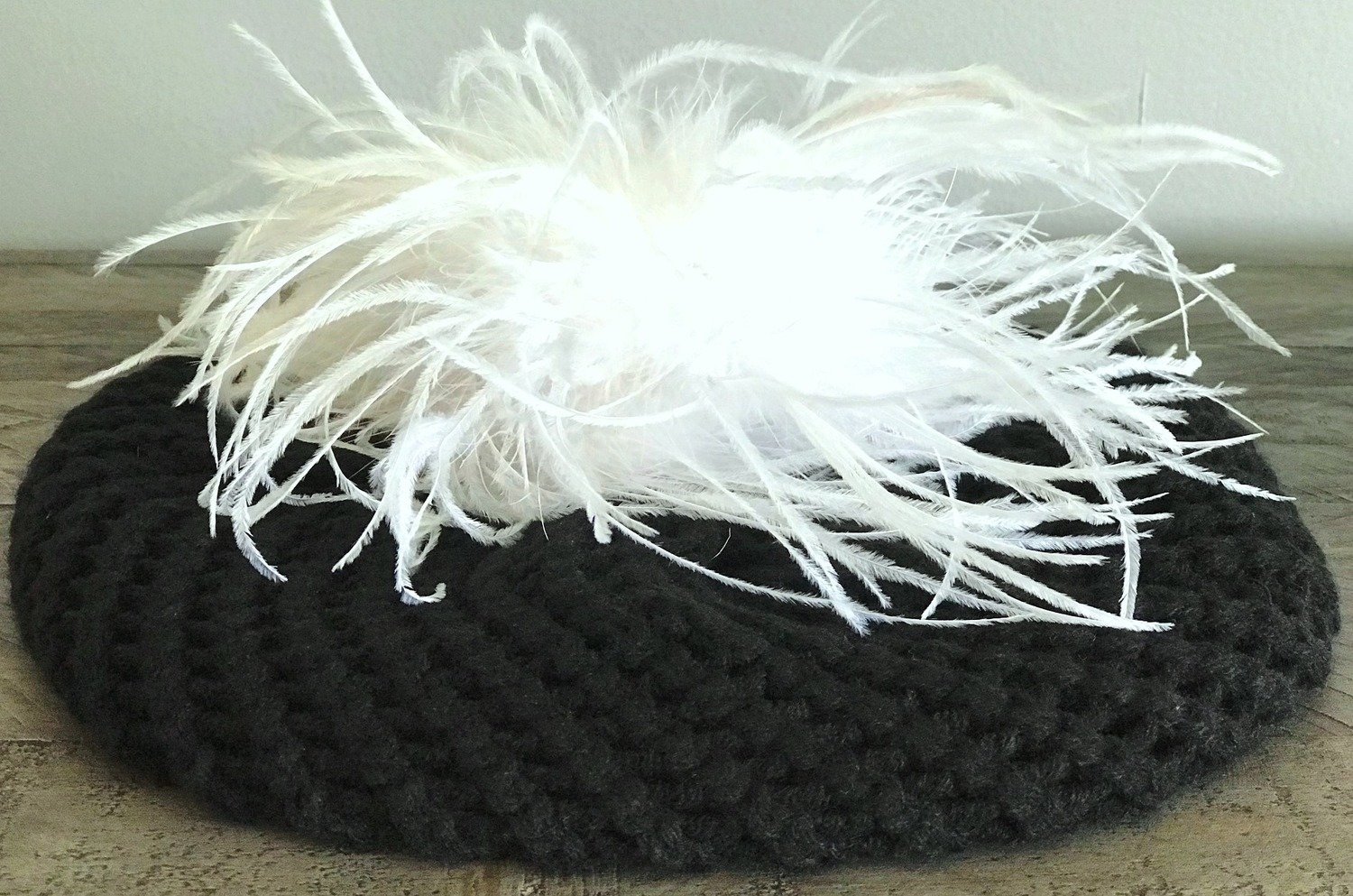 Chunky black beret w/ostrich fur (color of your choice), choose: with white fur