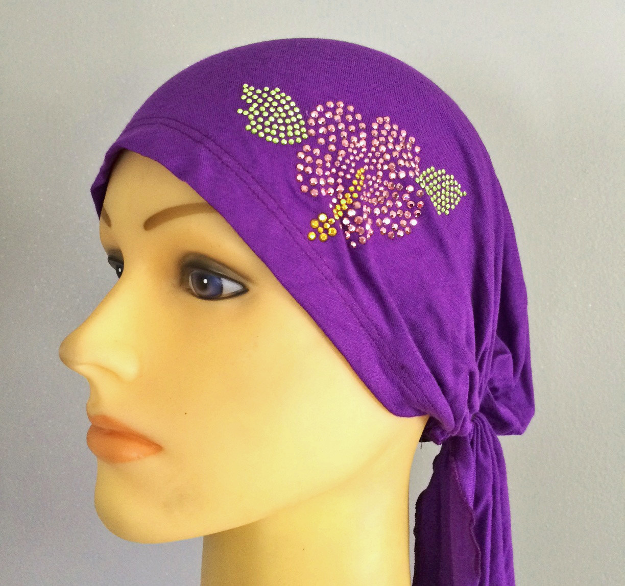 Violet pretied tichel with pink applique