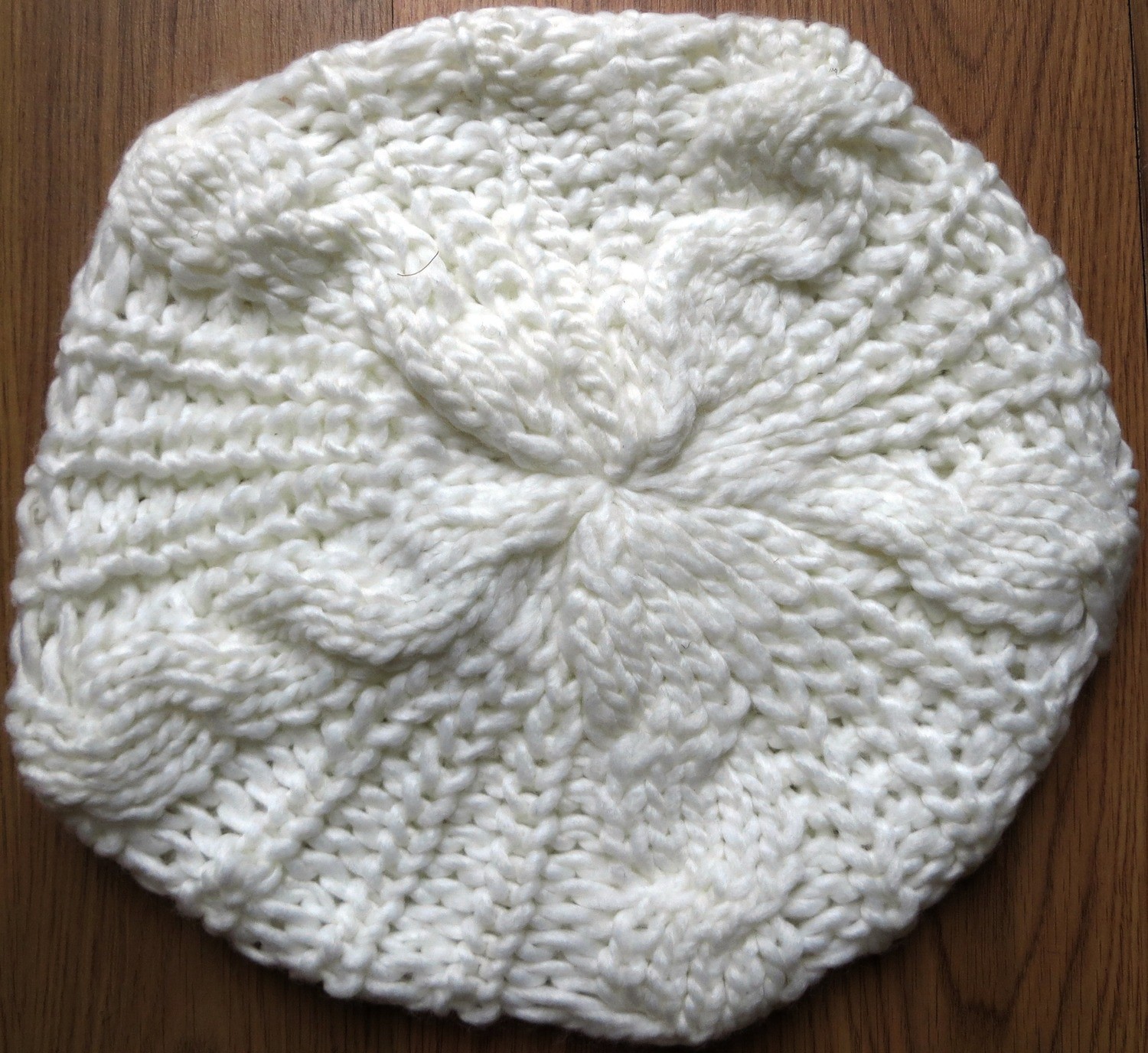 White chunky beanie beret