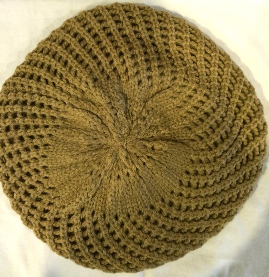 Beige chunky beret