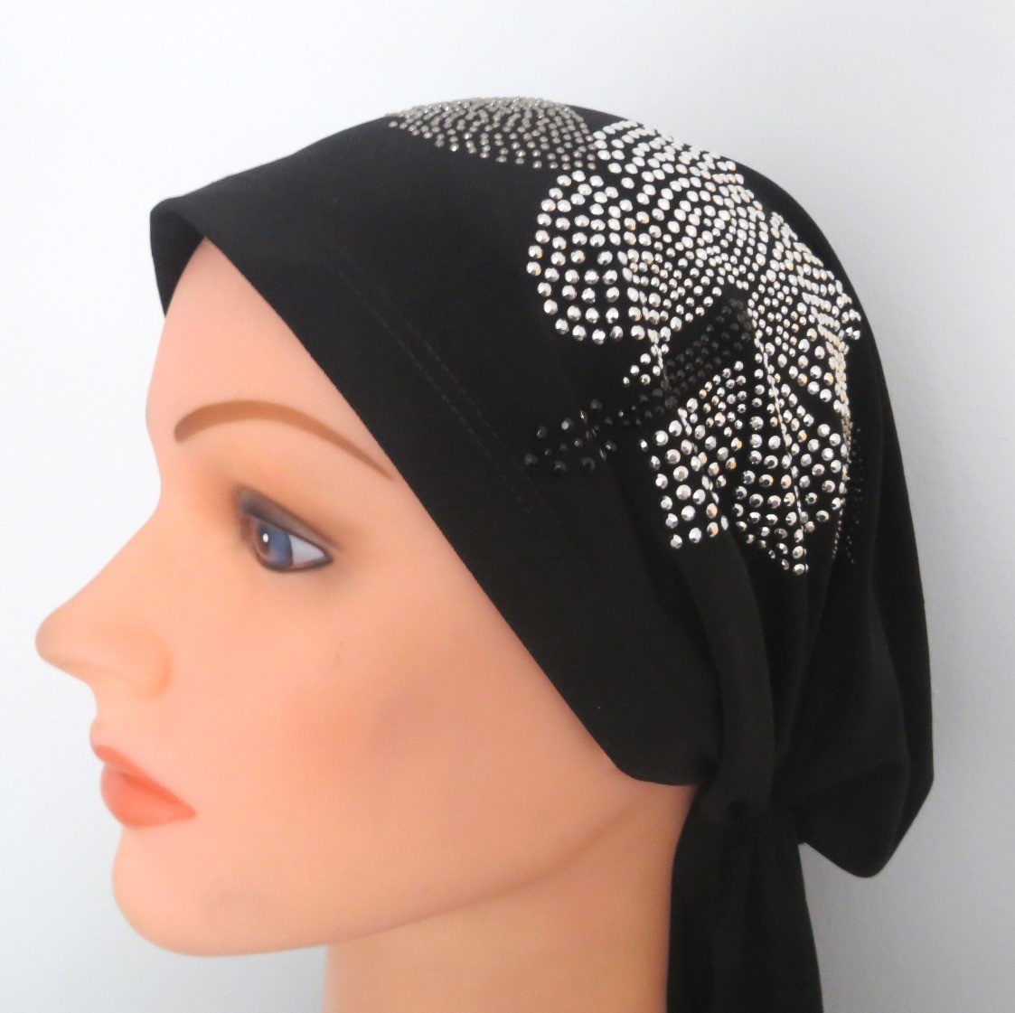 Black pretied tichel with large flowers applique #3