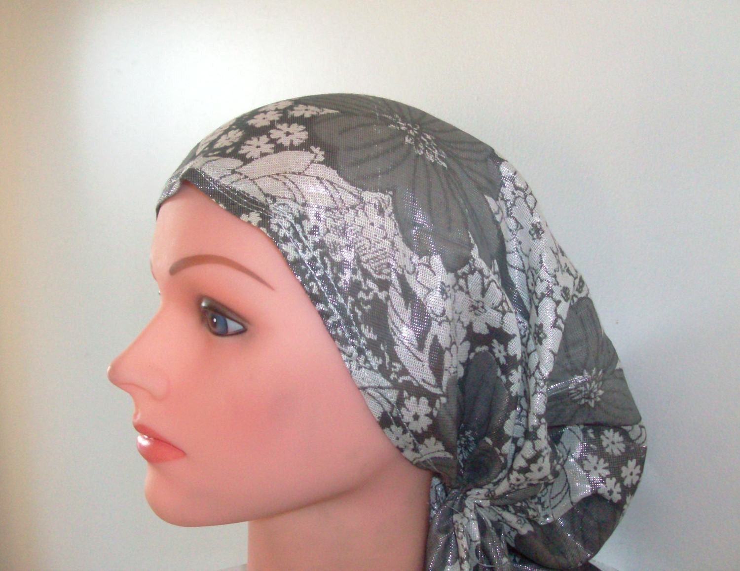 Shimmering pre tied tichel gray and white