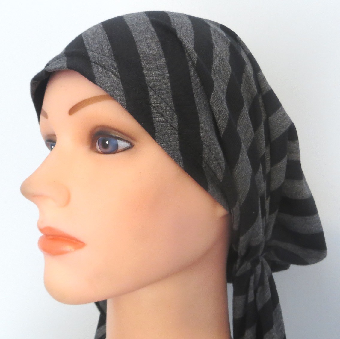 Pre tied tichel black and gray striped