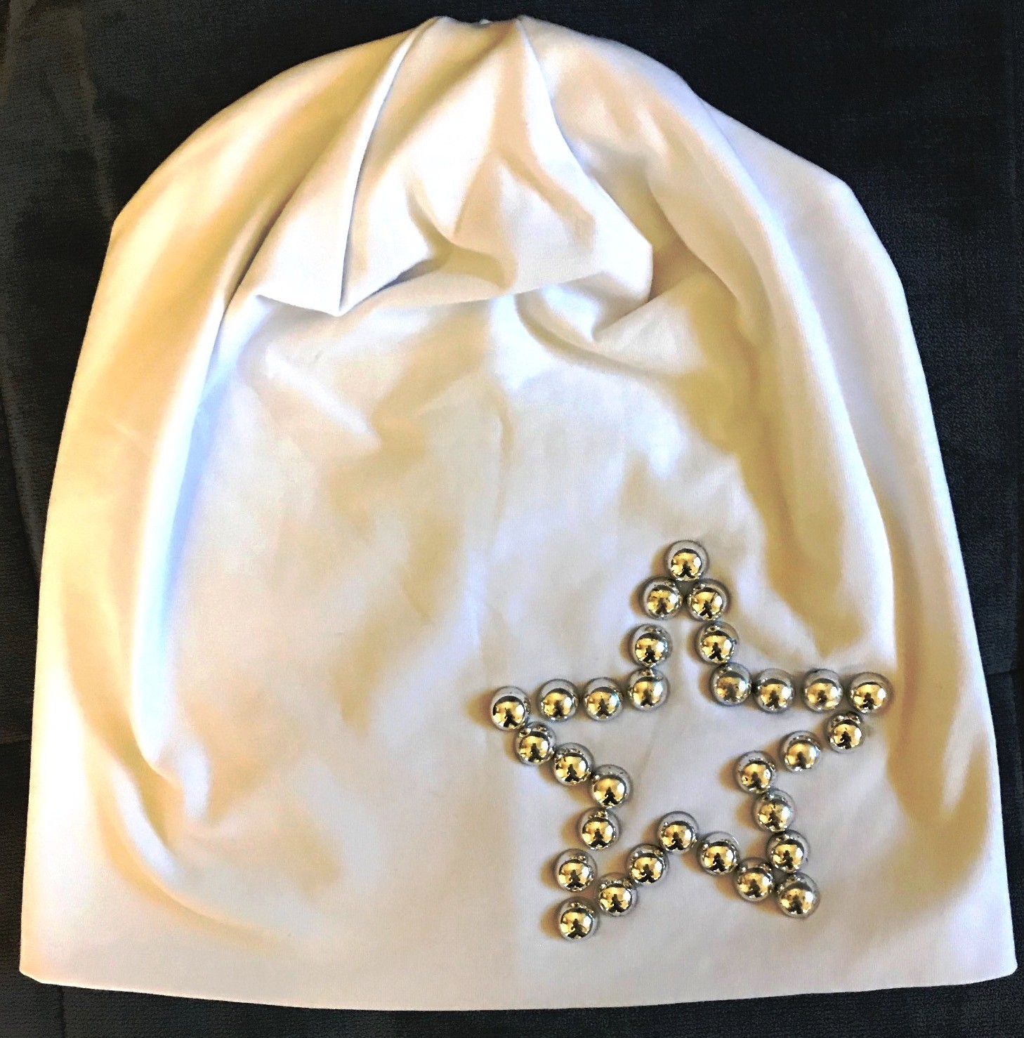 White cotton beanie w/silver heart