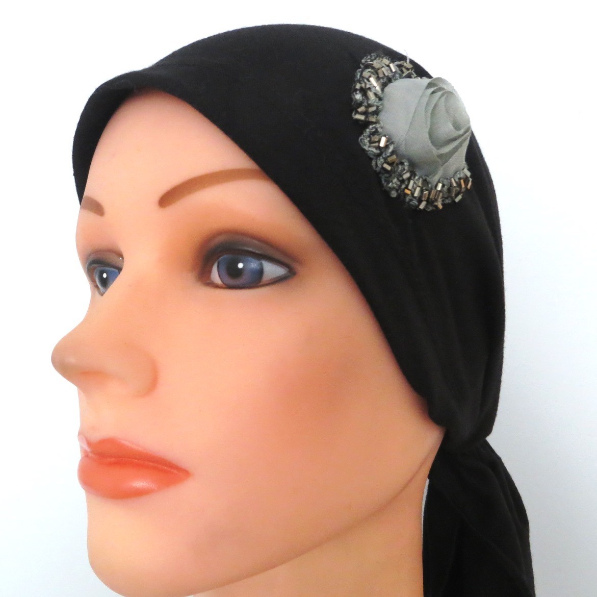 Black pre-tied tichel with chic applique