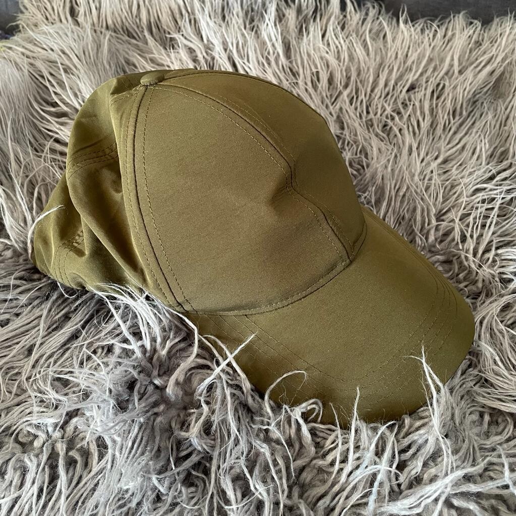 Closed back caps - Great "sweat free" material