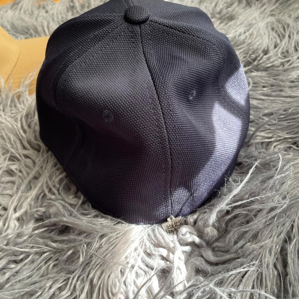 Closed back solid caps