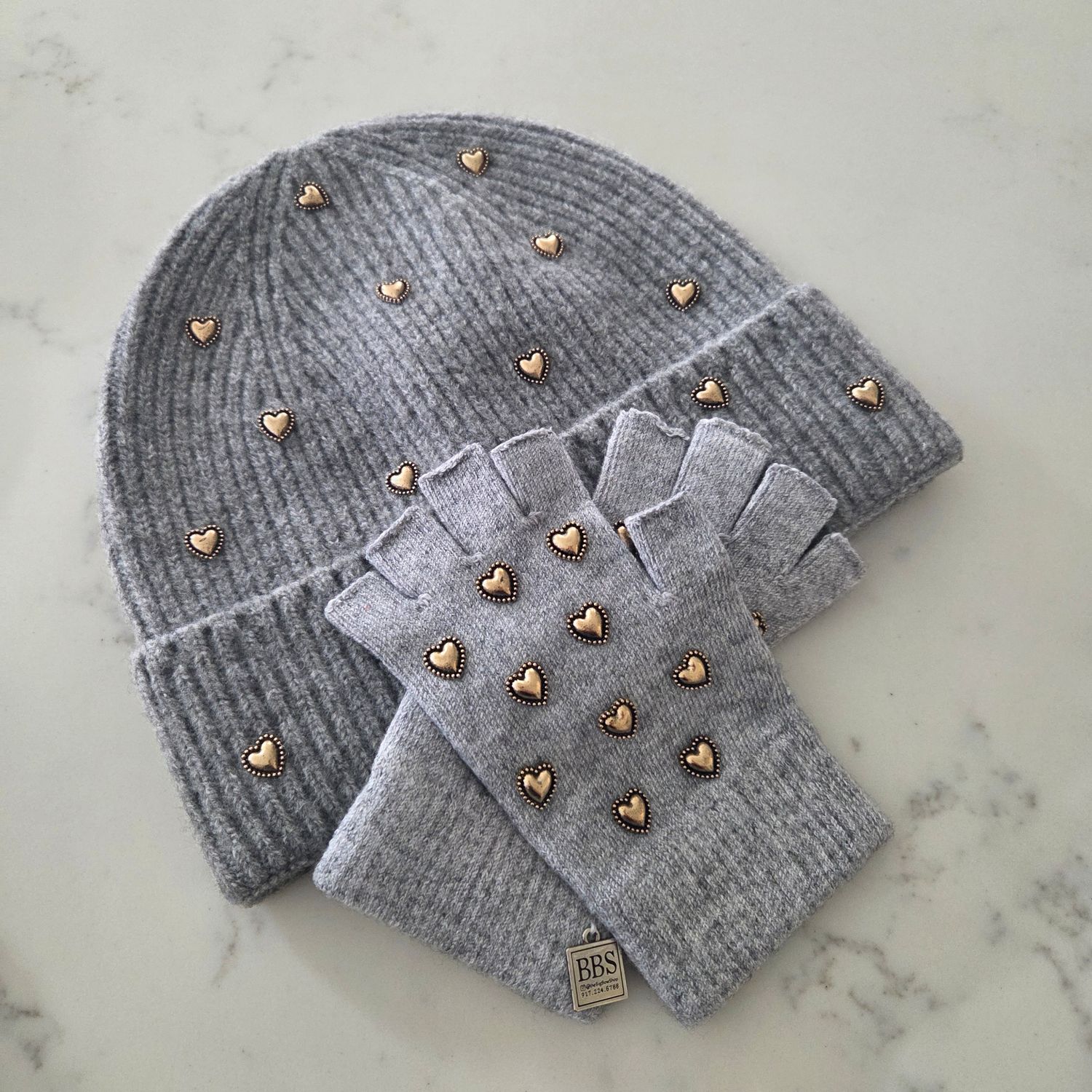 Thin half finger gloves w/bronze hearts