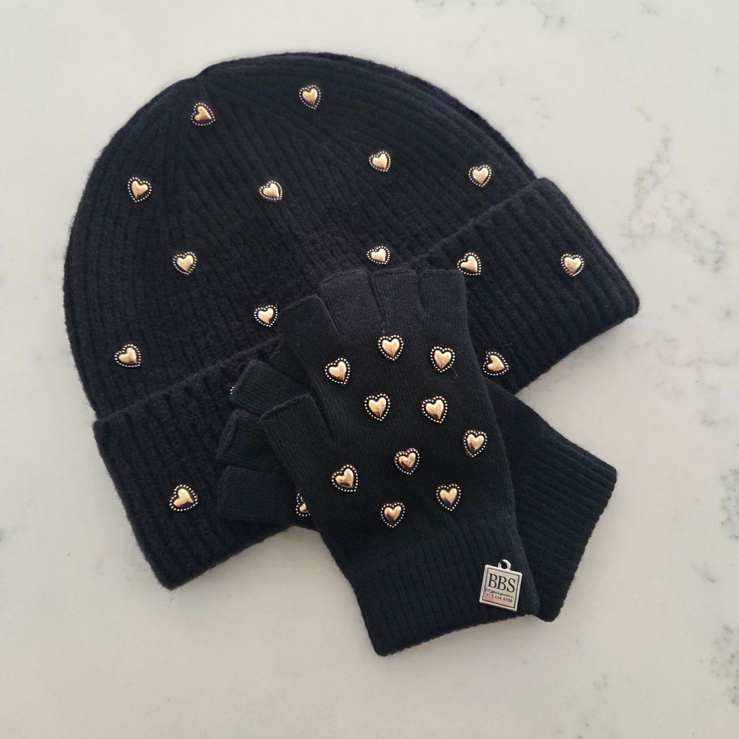 Thin half finger gloves w/bronze hearts