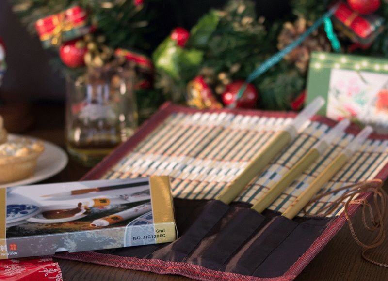 Chinese Painting gift bundle: including three traditional White Cloud Brushes in a Bamboo brush Wallet and one Painting Colour set Chinese Painting gift bundle: including three traditional White Cloud Brushes in a Bamboo brush Wallet and one Painting Colour set