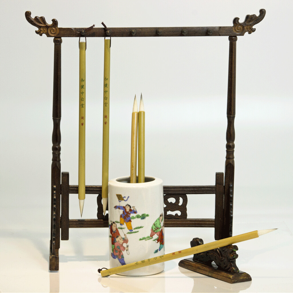 "White Cloud" Traditional Straight Bamboo Handled Brush (Medium)