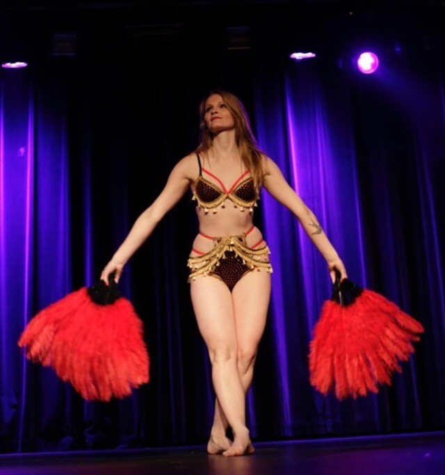 Burlesque Cursus: 
Dancing with props