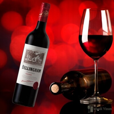 Homestead Pinotage, donker robijnrood, framboos, zwarte kers, kruiden en elegante houttoetsen