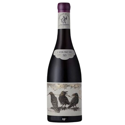 Conspiracy of Ravens Pinot Noir, Kaapwijn met bekroond kunstetiket uit designboek, Mundi Vinum Herent