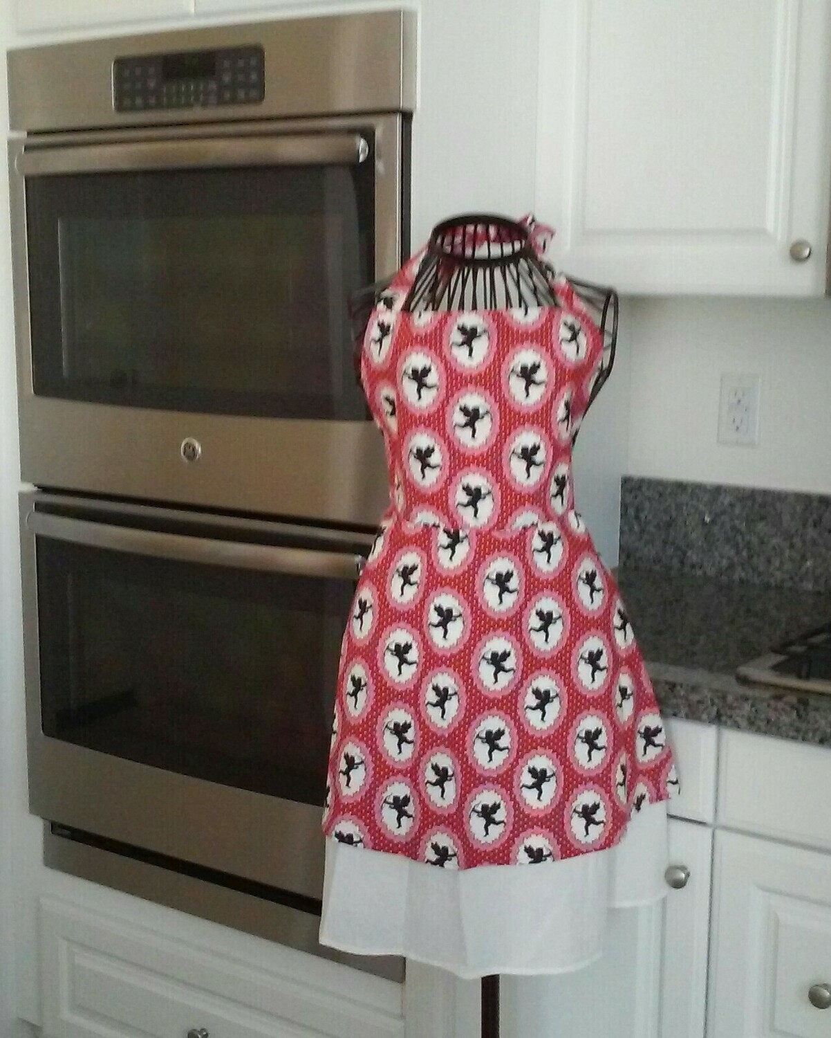Women&#39;s Cupid apron