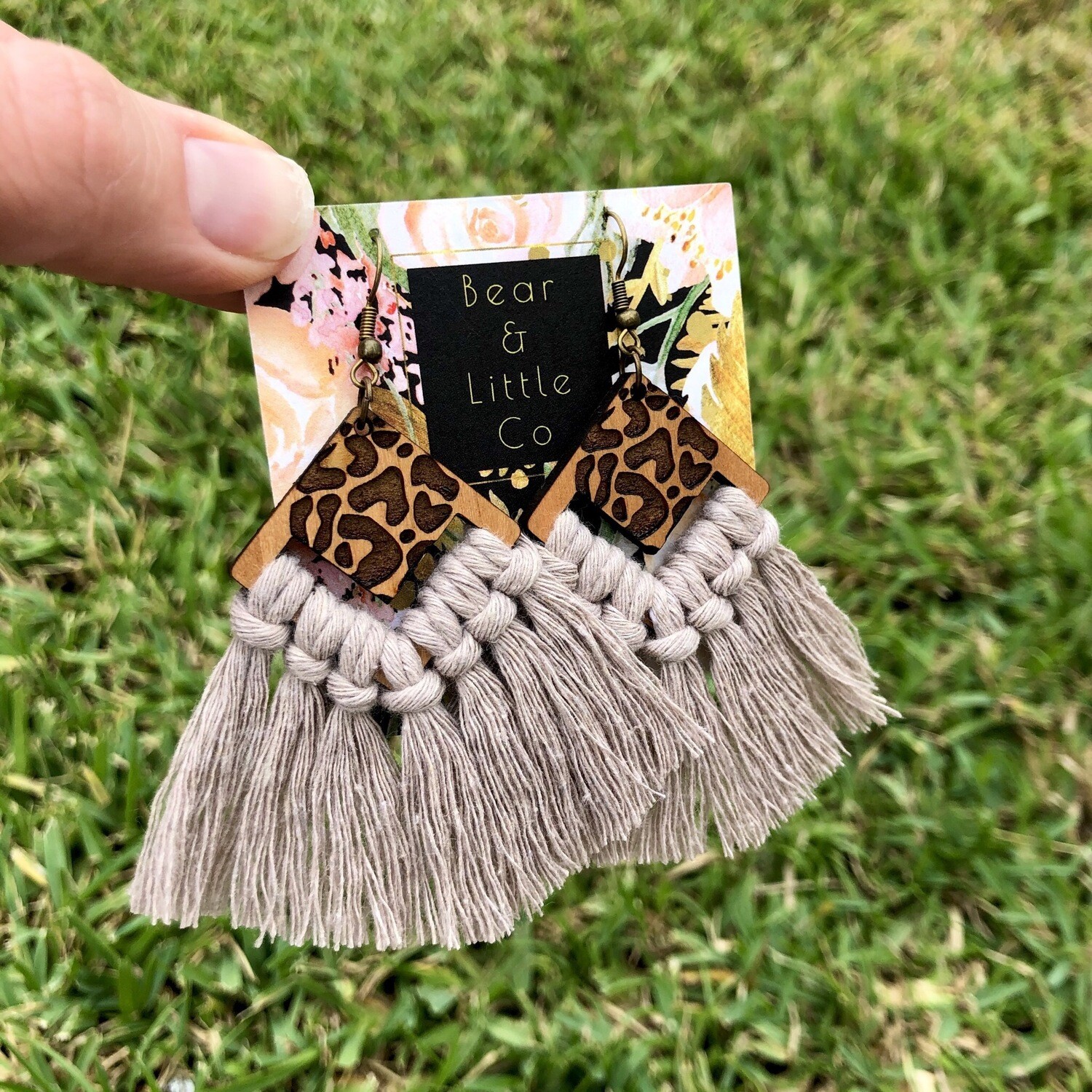 Macrame Earrings (Leopard Pearl)
