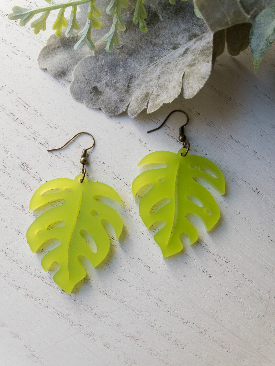 Monstera Earrings (Green Frosted)