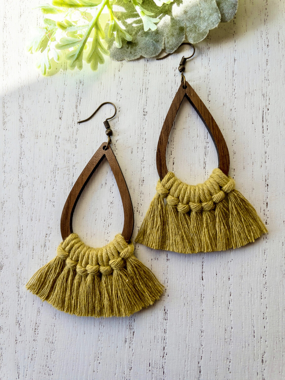 Macrame Earrings (Teardrop Kiwi)