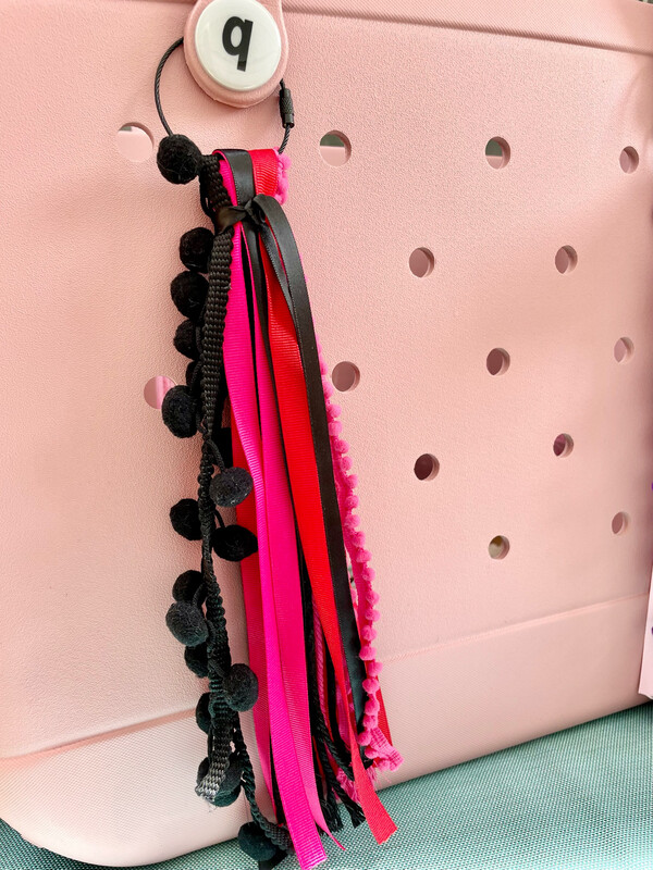 Tassel (Black/Pink)