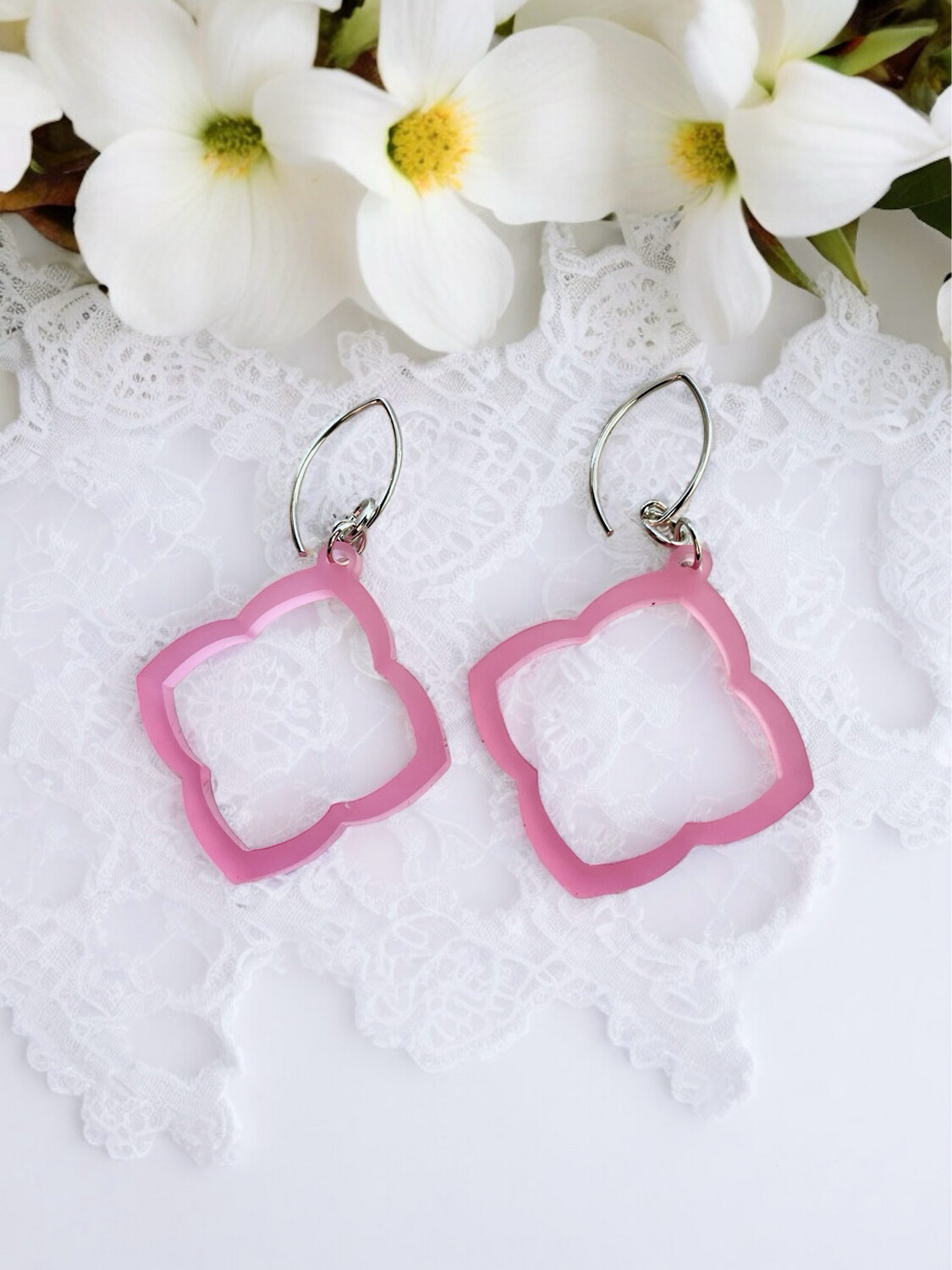 Quatrefoil Earrings (Frosted Pink)