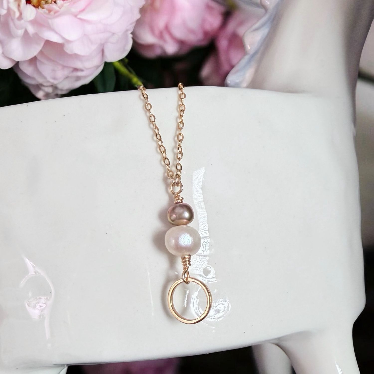 Handmade Necklace (Lavender And White Pearls - Gold)