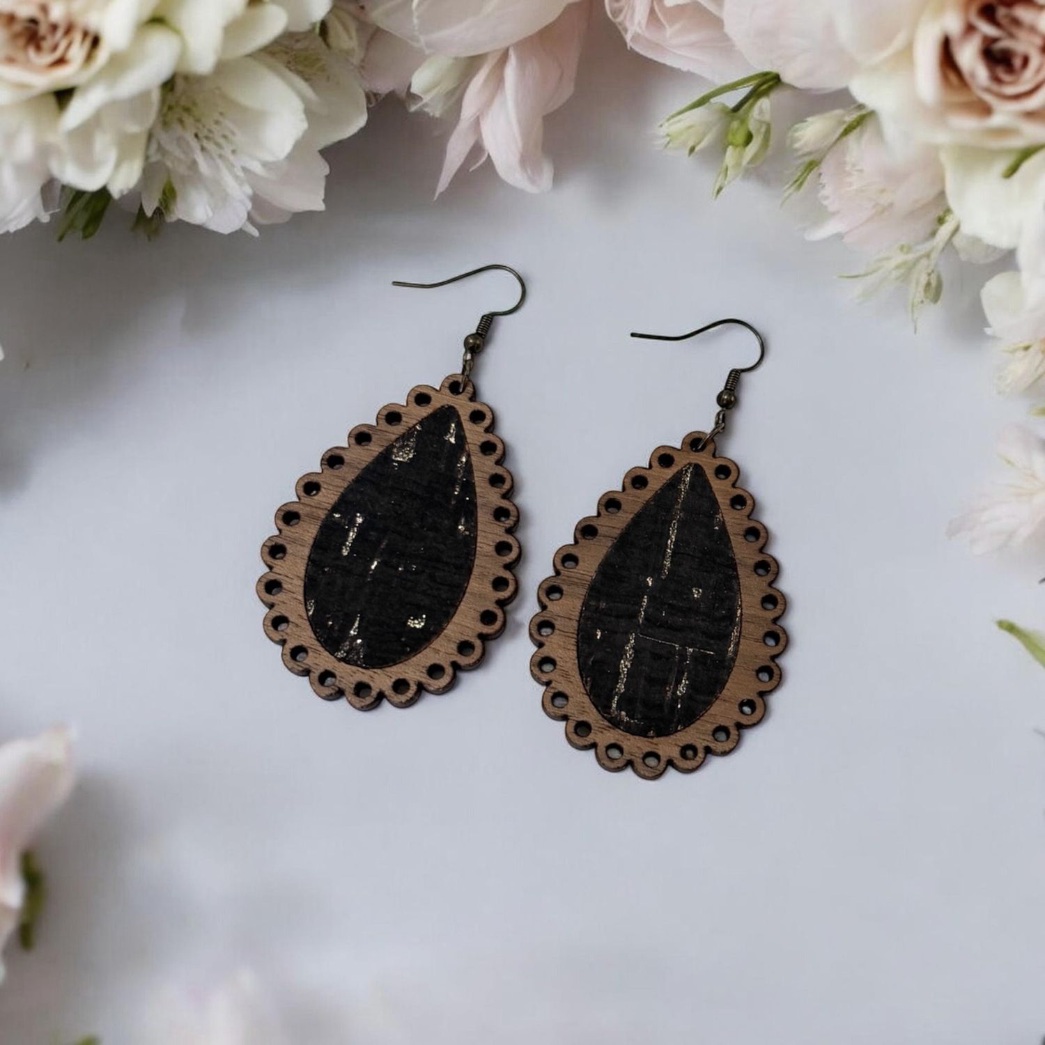 Laced Teardrop Earrings With Inlay (Black And Gold)