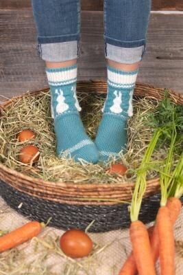 Ostersocken mit Einstrickmuster