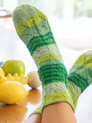 Damensöckchen mit Lochmuster