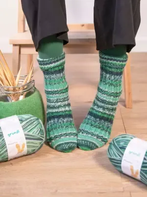 Socken mit kleinen Zöpfchen