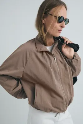 CHAQUETA BOMBER MONTBLANC TAUPE CHAQUETA BOMBER MONTBLANC TAUPE