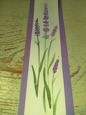 Ein Lesezeichen mit dem Motiv des Lavendels von unserem Feld.