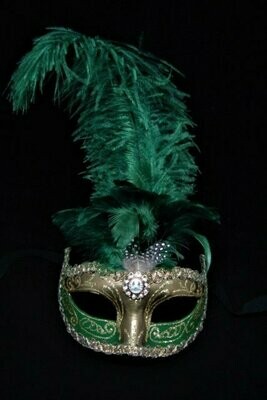 Máscara con pluma verde y oro