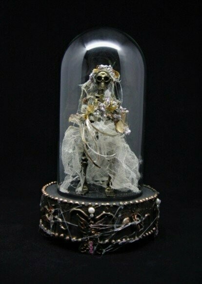 Fanal de cristal con música"NOVIA CADAVER"