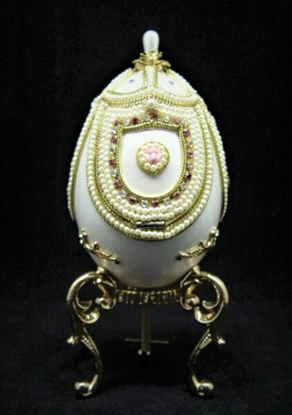 Huevo estilo "Fabergé" con música y caballito de carrusel