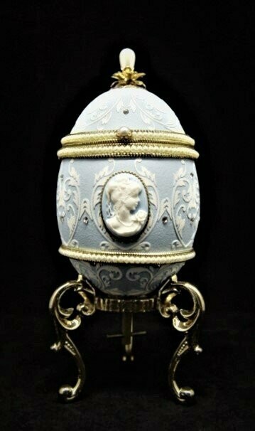 Huevo-joyero estilo "Fabergé"con música