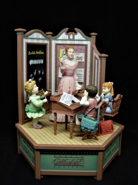 Escena con música "THE A-B-C OF DO-RE-MI"