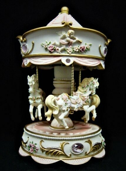 Carrusel musical con movimiento y luz , porcelana rosa y blanco