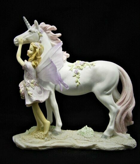 Hada con unicornio