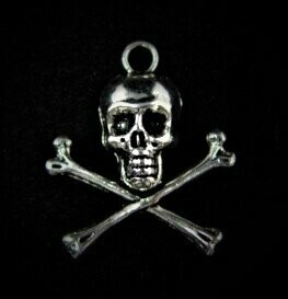 Calavera pirata plateada