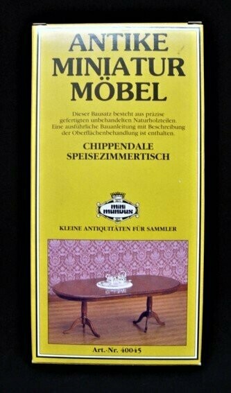 Kit de montaje de "Mini Mundus". Mesa de comedor estilo Chippendale en miniatura